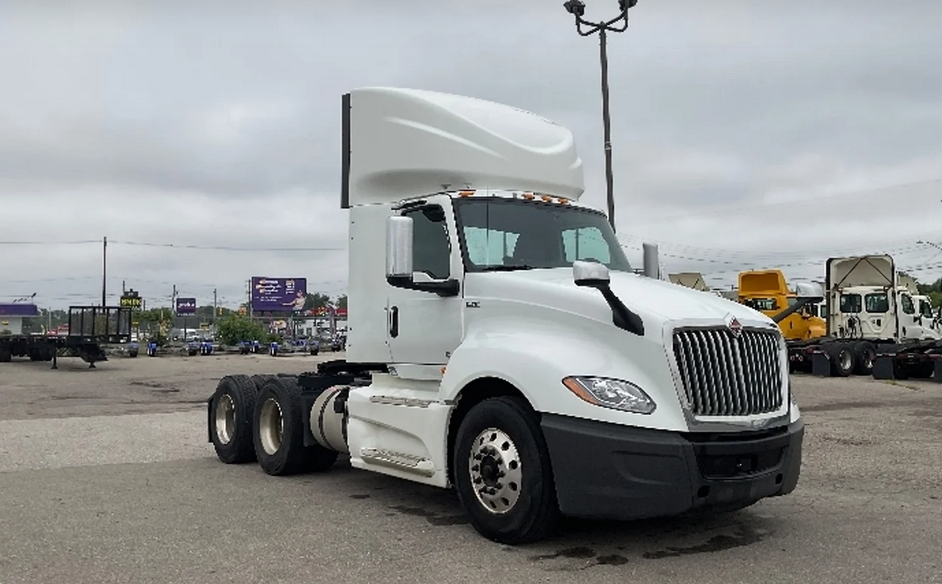 Screenshot 2025-08-31 at 11-13-21 2018 International LT625 Day Cab Tractor